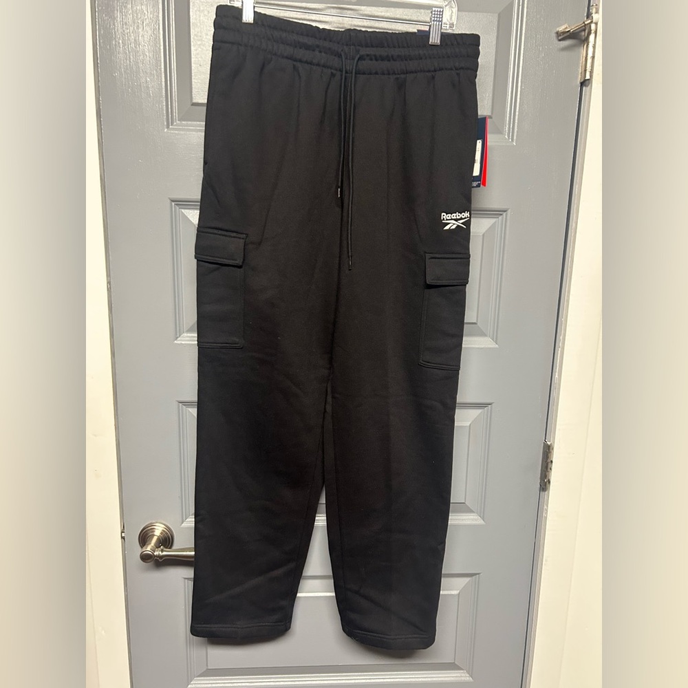 Reebok Identity cargo fleece sweater pants. NWT. Mens size large